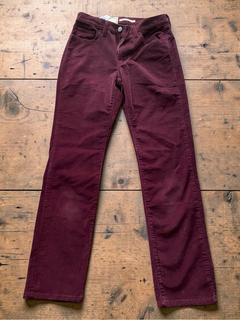 Levi's Women's Straight Leg Jeans in Burgundy